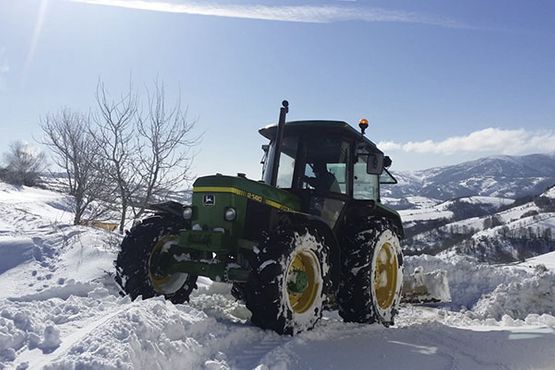 Maquinaria Agrícola Liñares Tractor en la nieve