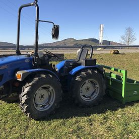 Maquinaria Agrícola Liñares Tractor alargado azul